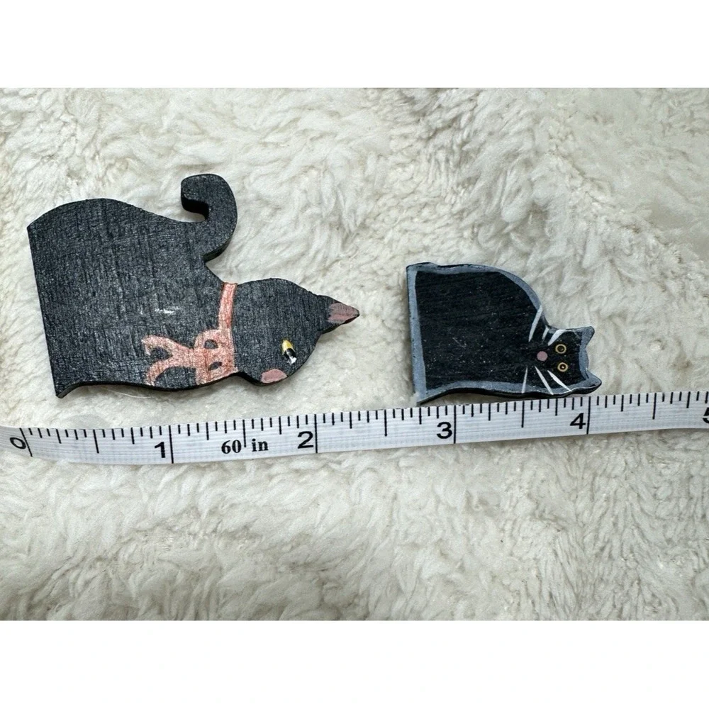 N/A brooches hand